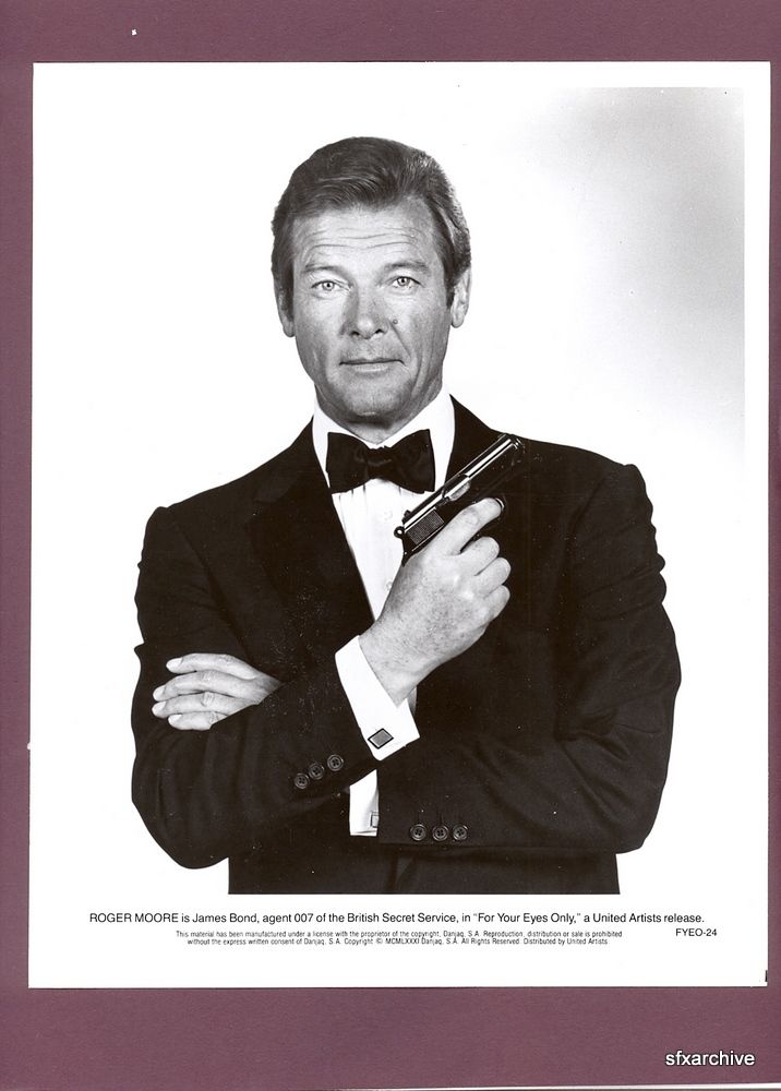 Vintage 1981 Roger Moore for Your Eyes Only James Bond Publicity Still