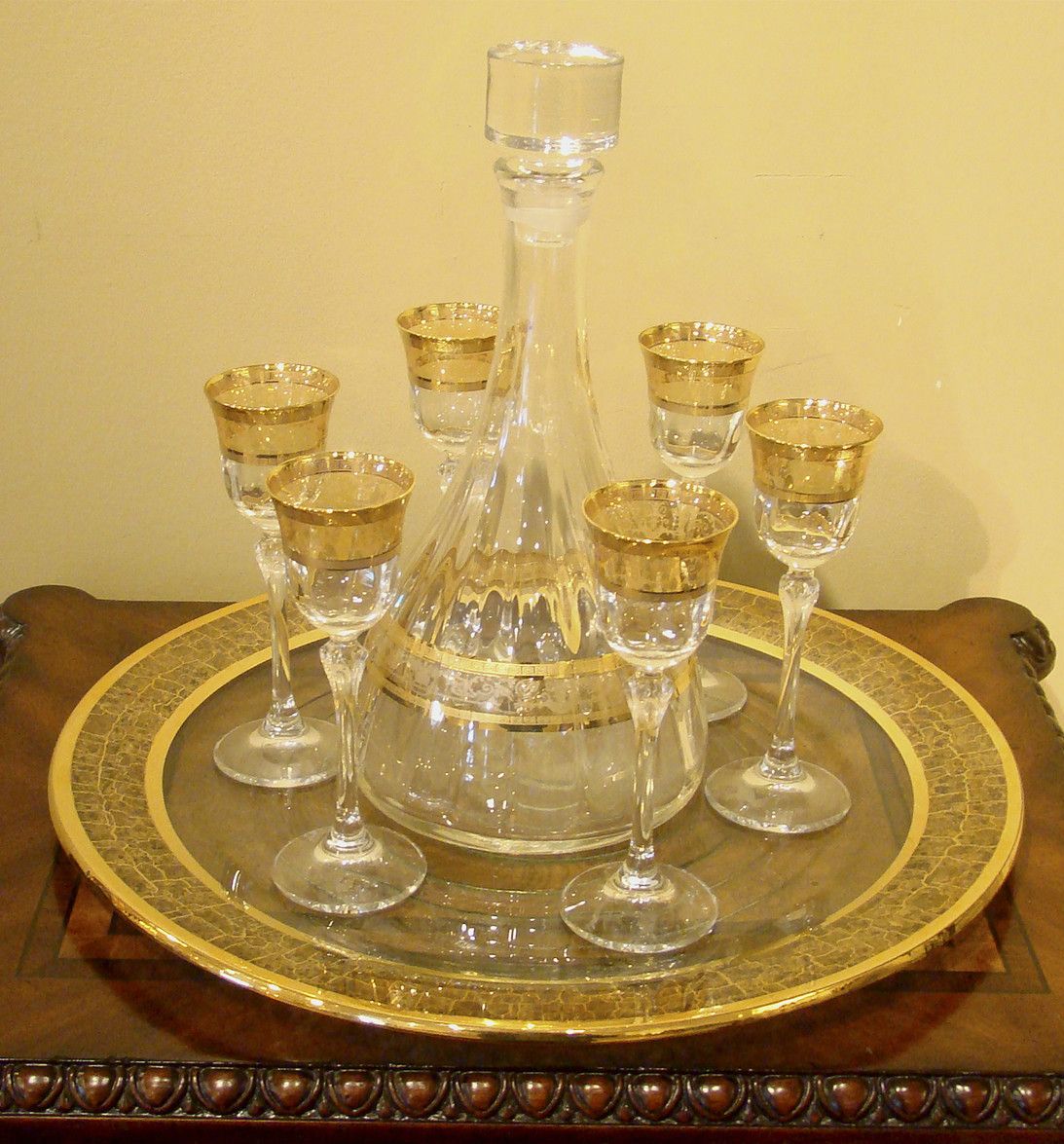 Nobel Imports Hand Crafted Italian Decanter 6 Shot Glasses on Plate