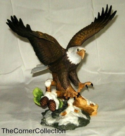 HOMETRENDS LARGE PORCELAIN EAGLE STATUE   WINGS SPREAD