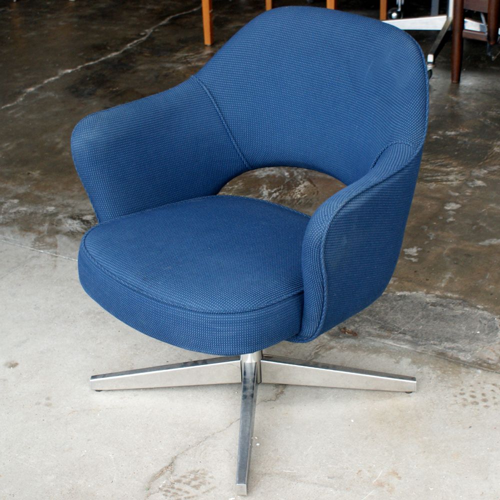 Mid Century Modern Knoll Saarinen Executive Chair