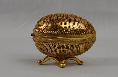 Vintage Evans Gold Toned Mesh Metal Egg Lighter Art Deco