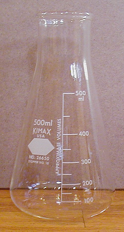 New and unused. 500 ml flask graduated in 50 ml divisions (approximate