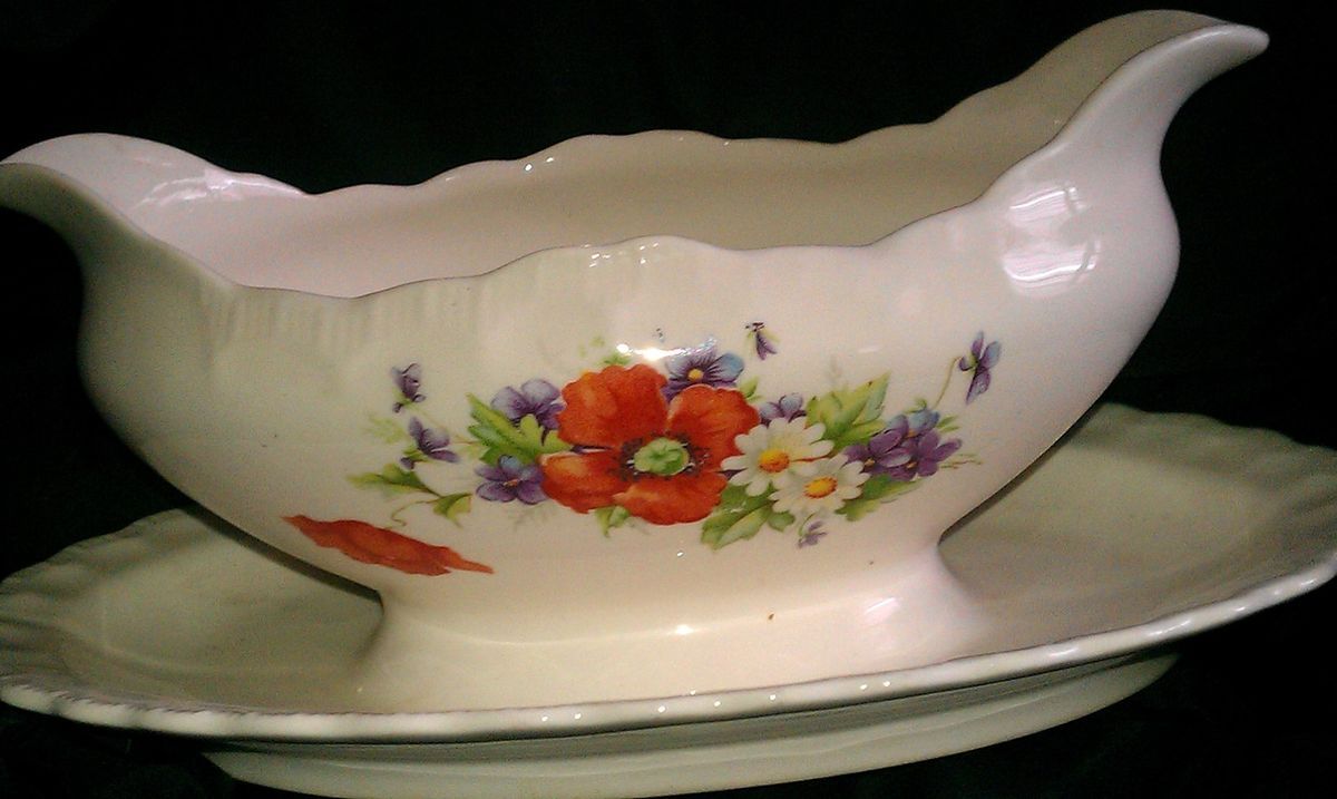 Pope Gosser China Gravy Boat Poppies Daisies Made in USA