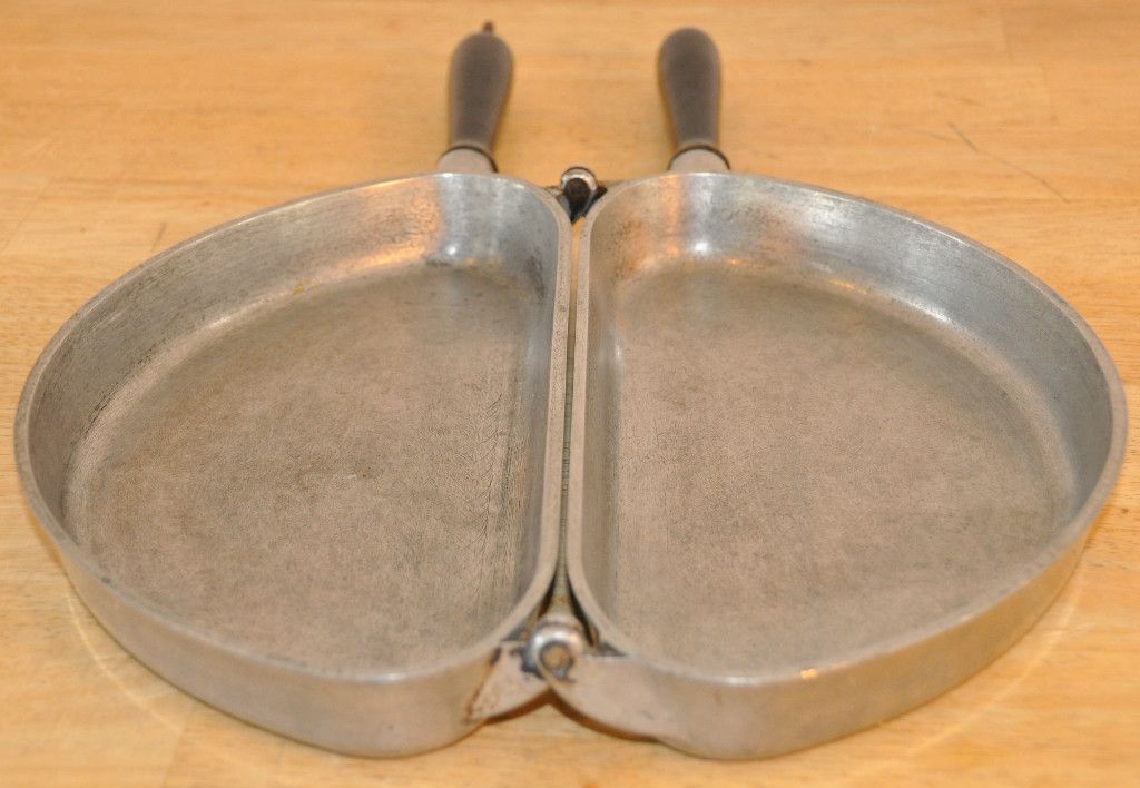 Vtg Club Aluminum Double Side Folding Egg Omelet Pan