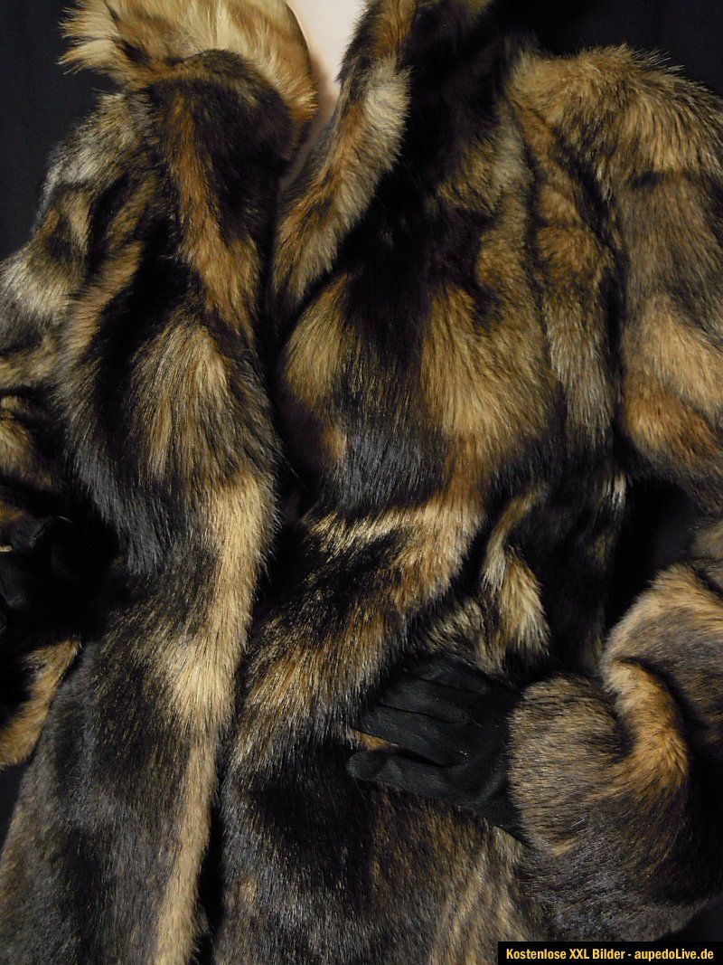 real fur coat coyote in well tended good condition a nice coat made of