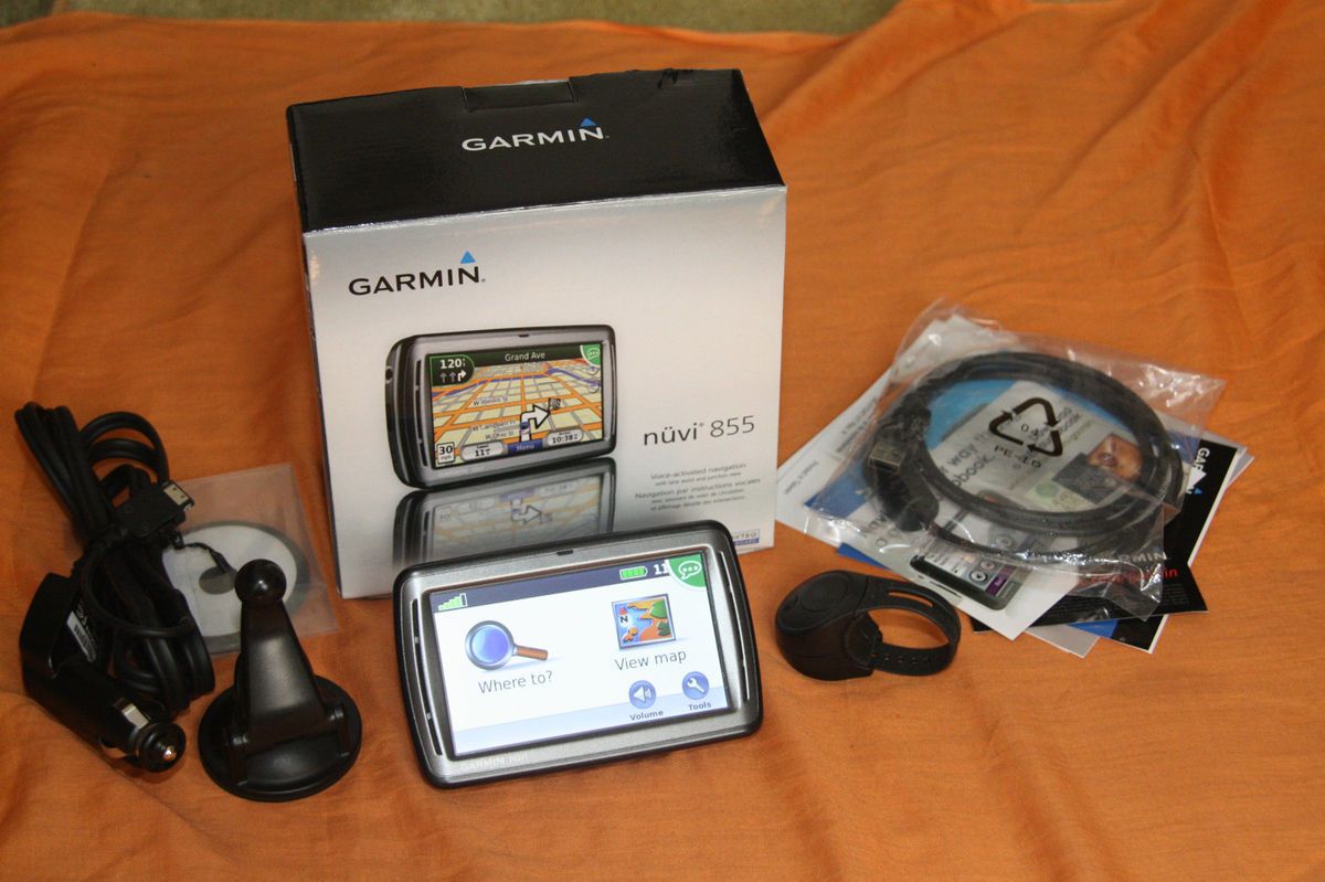 Garmin Nuvi 855 Automotive GPS Receiver Bundle w Voice Remote 2013 Map