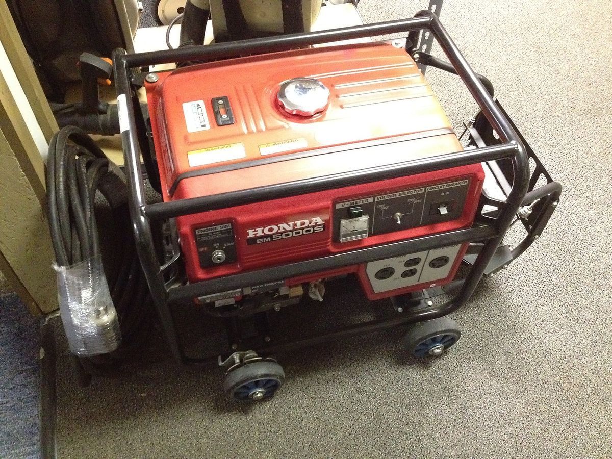 Honda EM5000S Deluxe 5000 Watt Portable Generator Excellent Condition