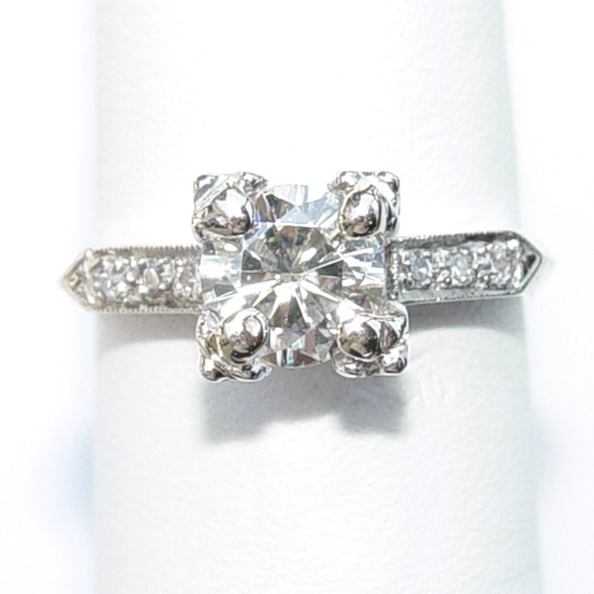 EXQUISITE VINTAGE PLATINUM DIAMOND RING WITH TOP QUALITY 1 CT