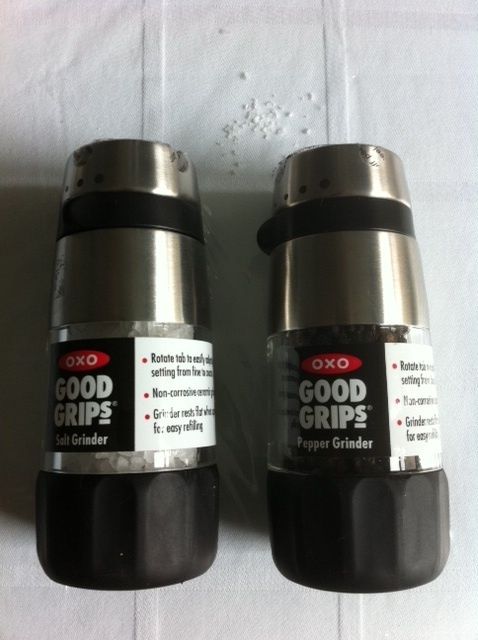 New OXO Good Grips Salt and Pepper Grinder Set