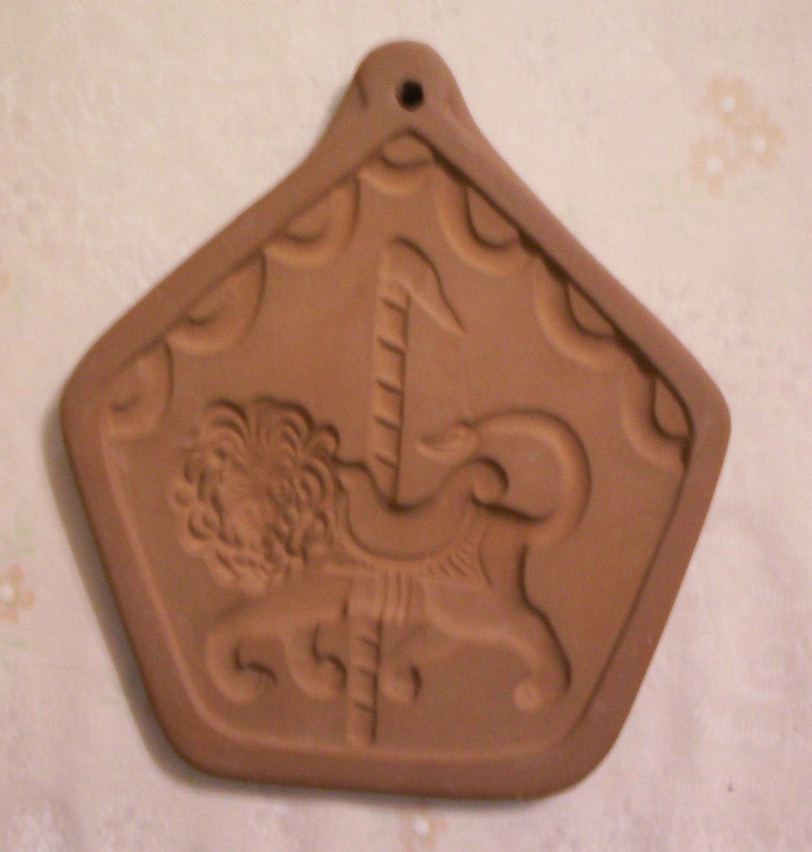 HARTSTONE POTTERY USA CAROUSEL LION COOKIE MOLD 