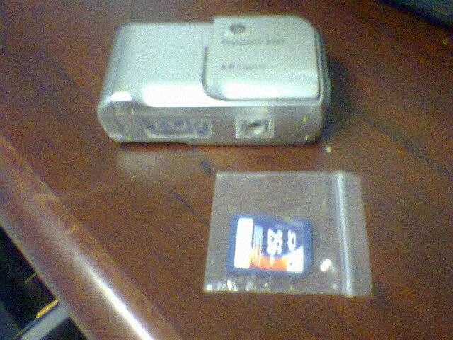 HP PhotoSmart E327 5.0 MP Camera   Silver AS/IS & memory