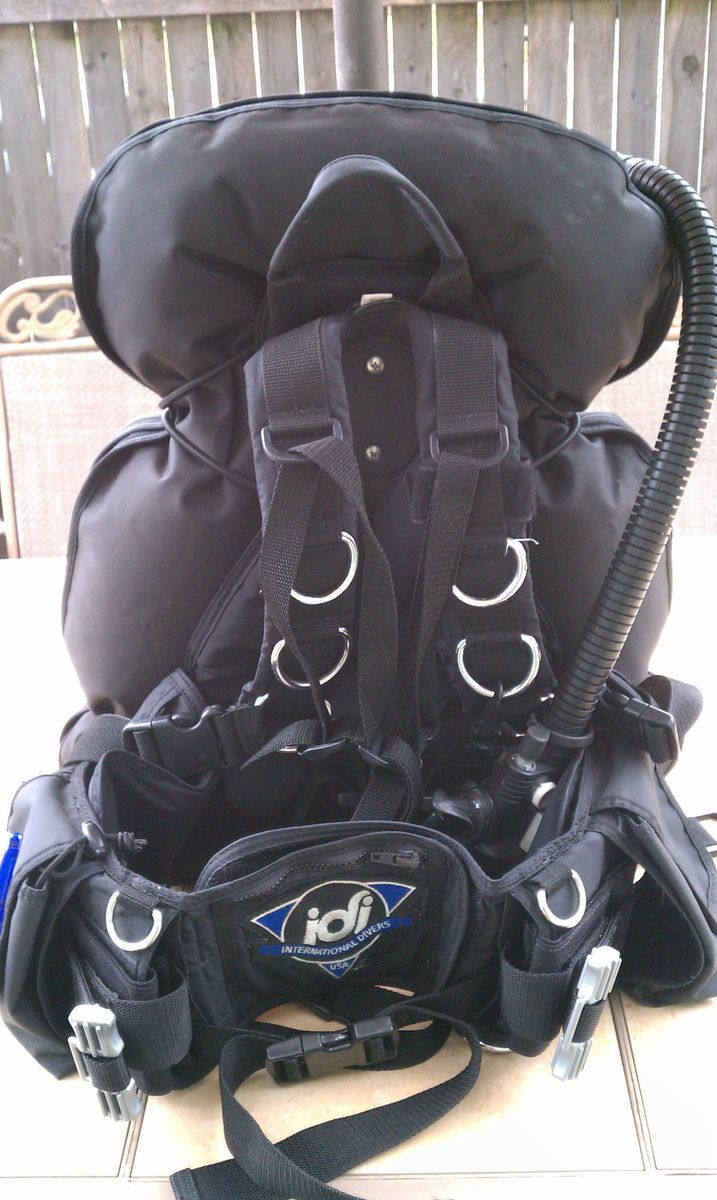 IDI Advantage BCD SM Med Rec Tech Back Inflation with Scubapro A I R 2