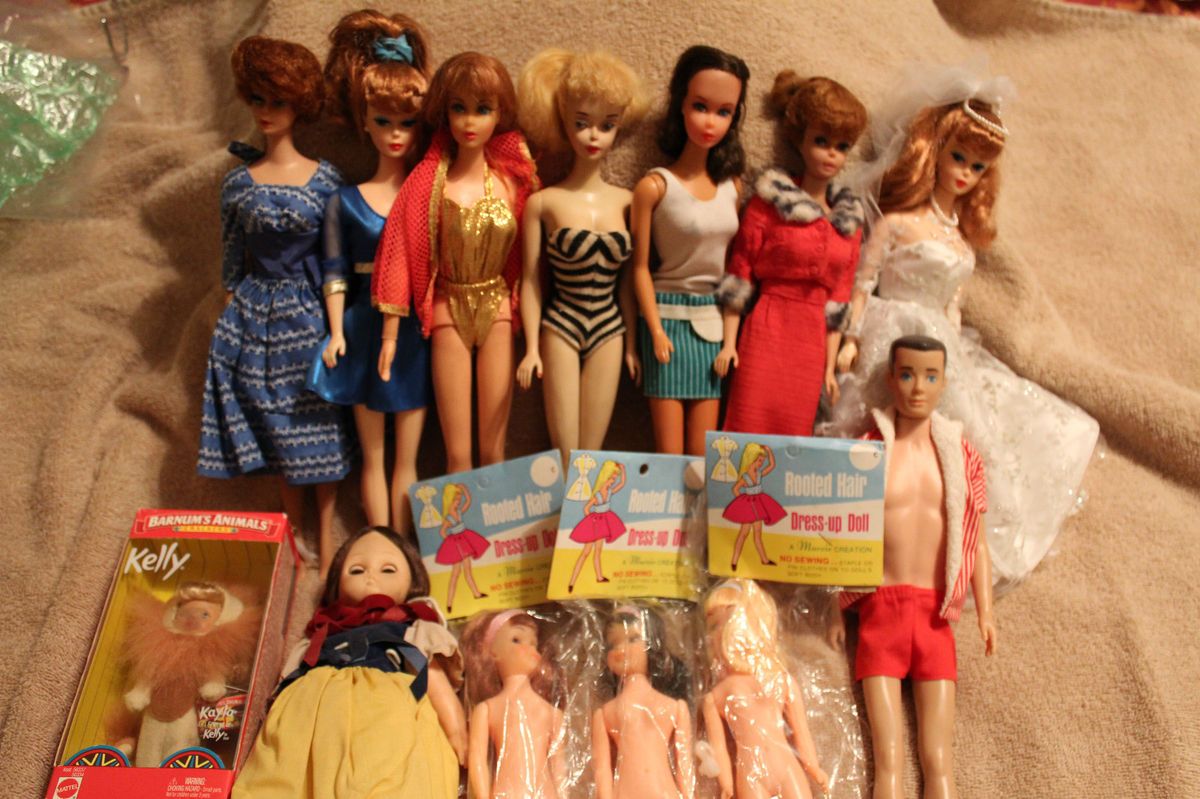 Huge Barbie Lot w/ #3 Barbie, Ponytails,Bubbles & Tons of Clothes