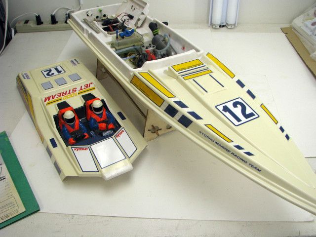 Kyosho Jet Stream 1000 Nitro RC Boat 41451 GT 30 Engine GT32S