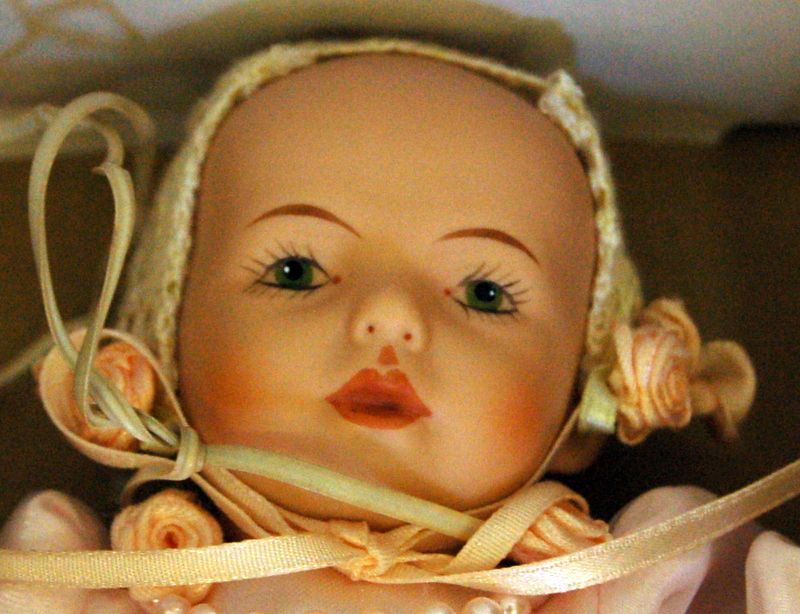 Marie Osmond Sohphia Infant in Bassinet Doll 32 2500 Mint in Box w COA