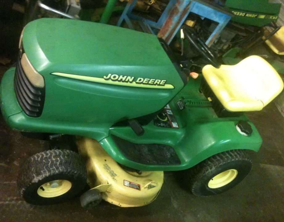 John Deere LT160 Riding Lawn Mower Garden Tractor Lt 160 42 Mowing