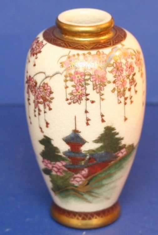 Kazan Taisho Japanese Satsuma Cherry Blossom Vase