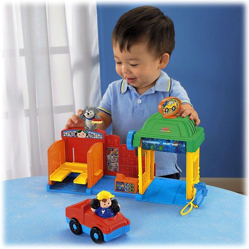 Fisher Price Little People Spin N Sparkle Car Wash New