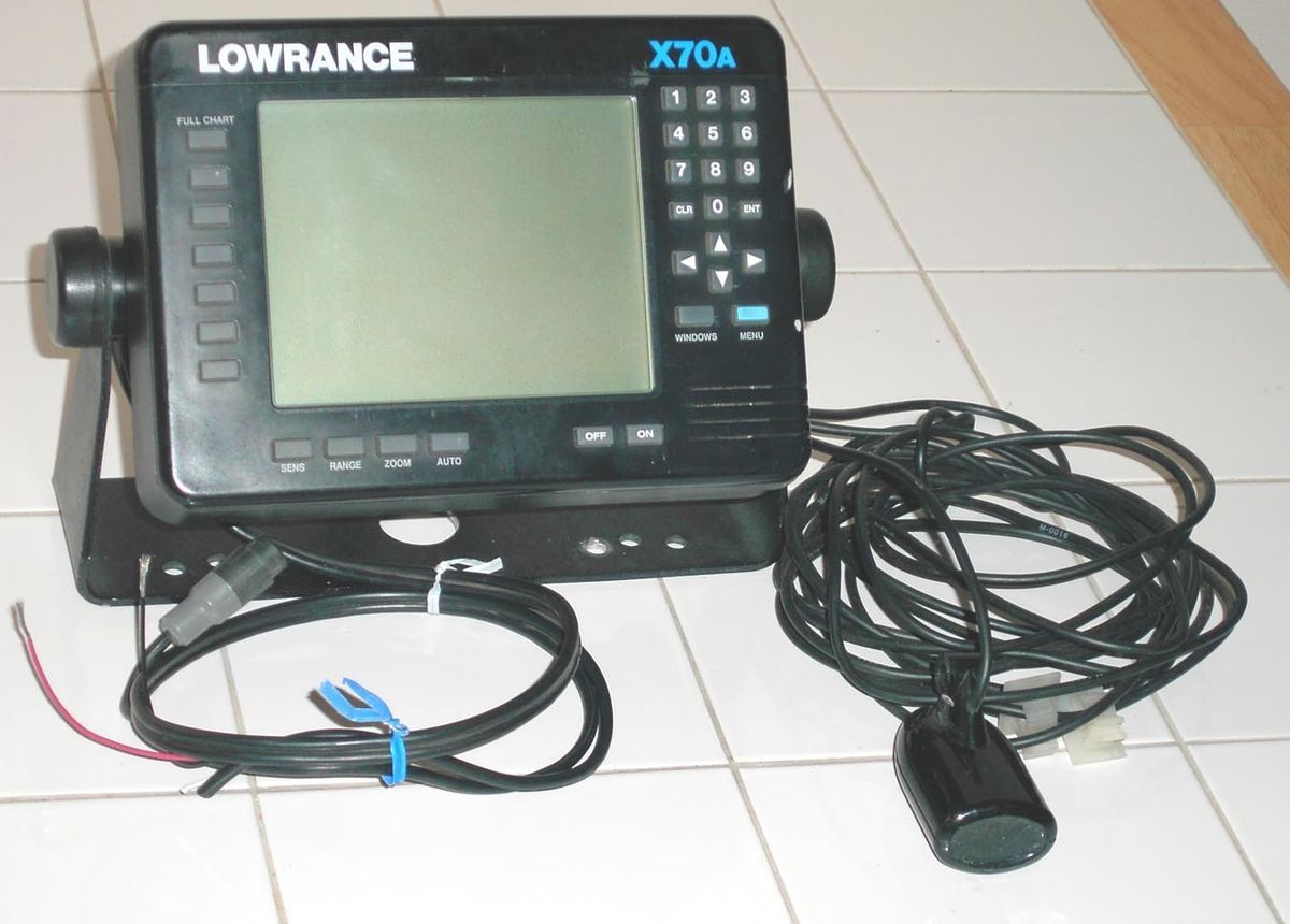 Lowrance X70A LCD Fishfinder w Transducer