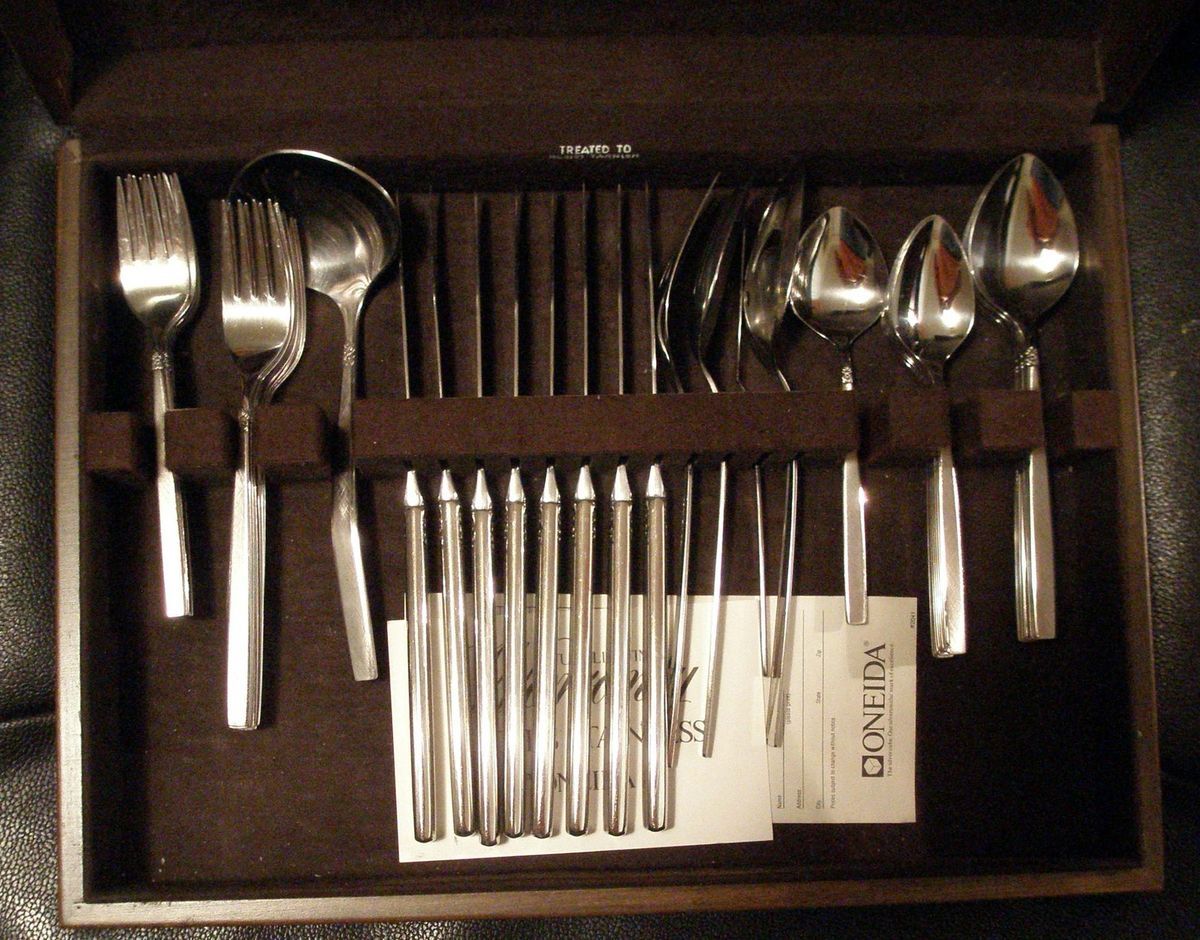 46 PC Oneida Rogers Melissa Flatware