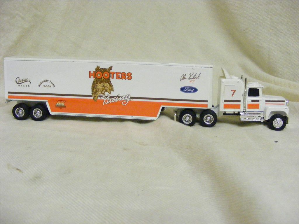 ERTL Ford LTL 9000 Die Cast Truck Trailer Hooters Racing Alan Kulwicki