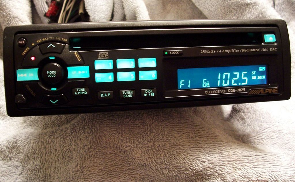 Old School, Alpine CDE 7825 CD Receiver