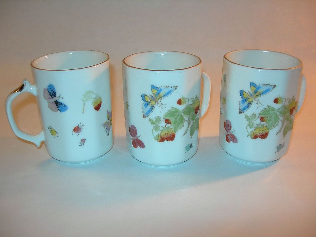 SET OF THREE STRAWBERRY GARDEN VINTAGE PORCELAIN LEFTON COFFEE TEA