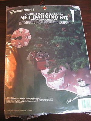 Vogart Crafts   Christmas Tree Skirt Net Darning Kit   NEW