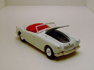 JL 61 MGA 1500 TWIN CAM IMPORT SPORTS CAR W/ OPENING HOOD & RUBBER