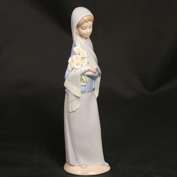 LLADRO RETIRED PIECE #4650 Girl with Calla Lilies