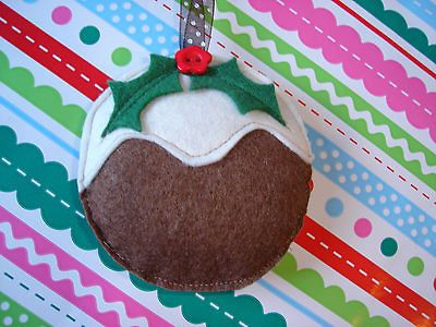 FELT COOKIE CUTTER CHRISTMAS DECORATION   BUTTON CHRISTMAS PUDDING