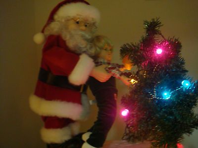 ANIMATED ELECTRONIC CHRISTMAS SANTA W/ BOY AND LIGHT UP TREE DISPLAY