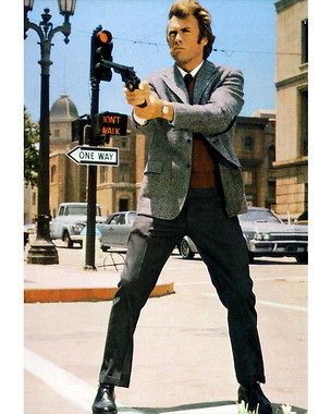 CLINT EASTWOOD AIMING GUN AS DIRTY HARRY PHOTO