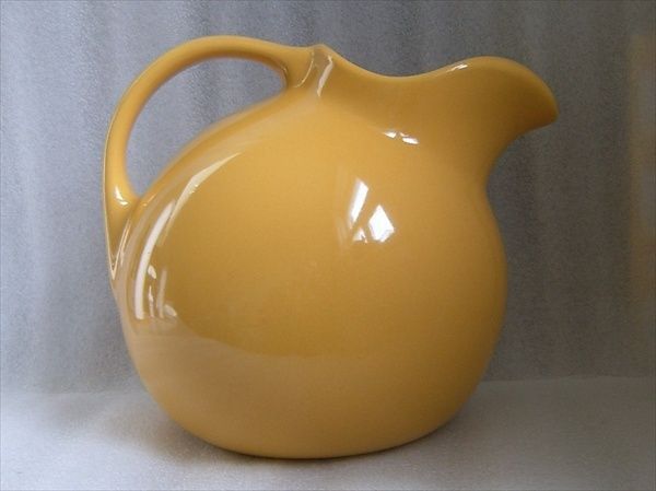 VINTAGE HALL YELLOW BALL JUG PITCHER circa 1932 72 ICE LIP for