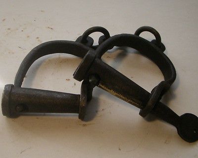 CAST IRON YUMA TERR PRISON HANDCUFF & KEY