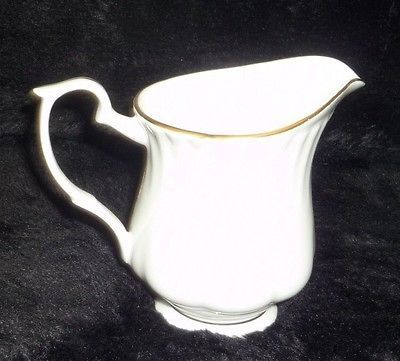 Chodziez Pattern CHZ49 White China/Fluted edge/Gold trim Creamer