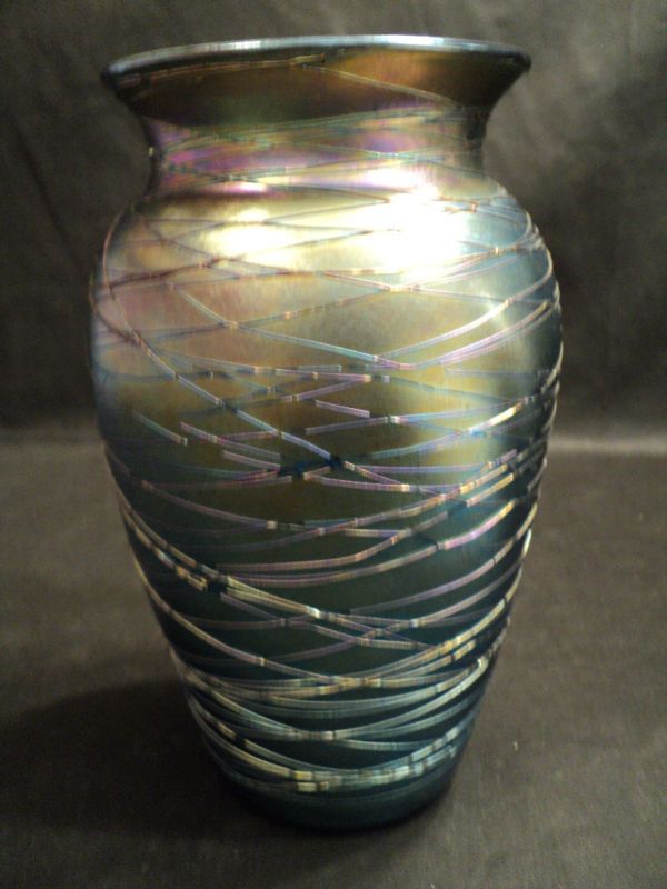 VINTAGE DURAND BLUE IRIDESCENT THREADED ART GLASS VASE