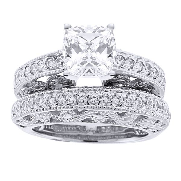 CUSHION CUT DIAMOND 18K WHITE GOLD ENGAGEMENT SET