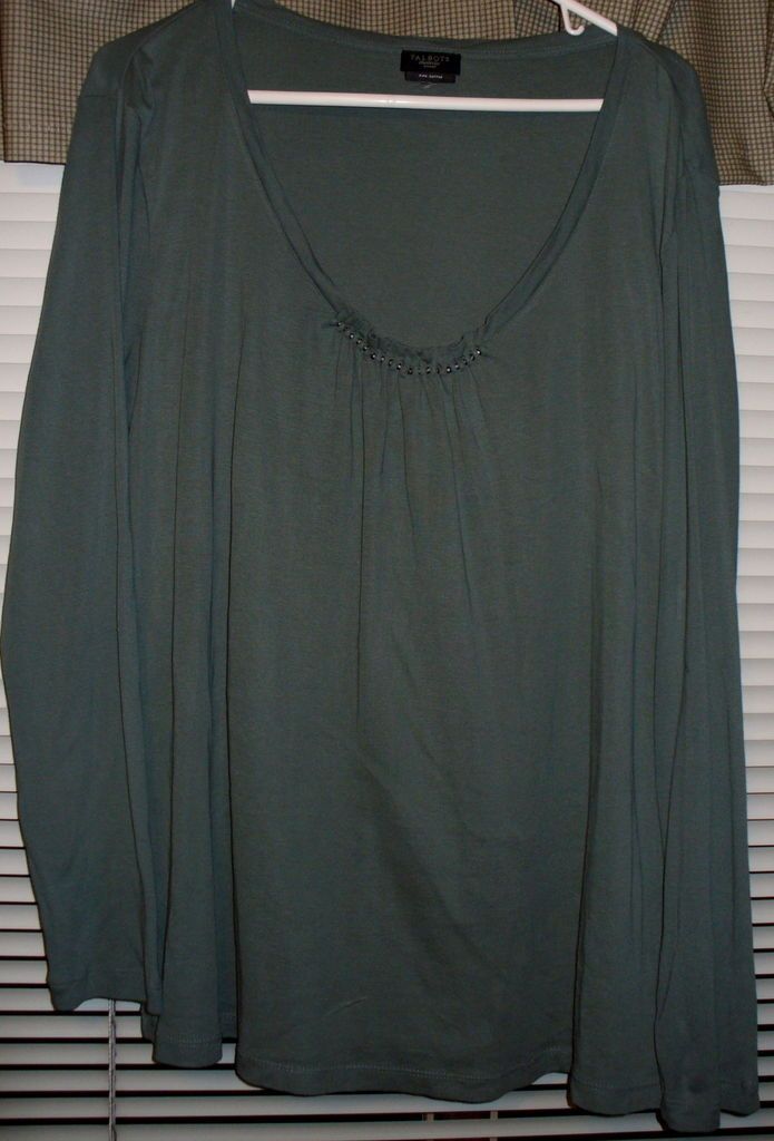 TALBOTS GREEN KNIT TOP (1X?) GREAT NECKLINE   DARLING