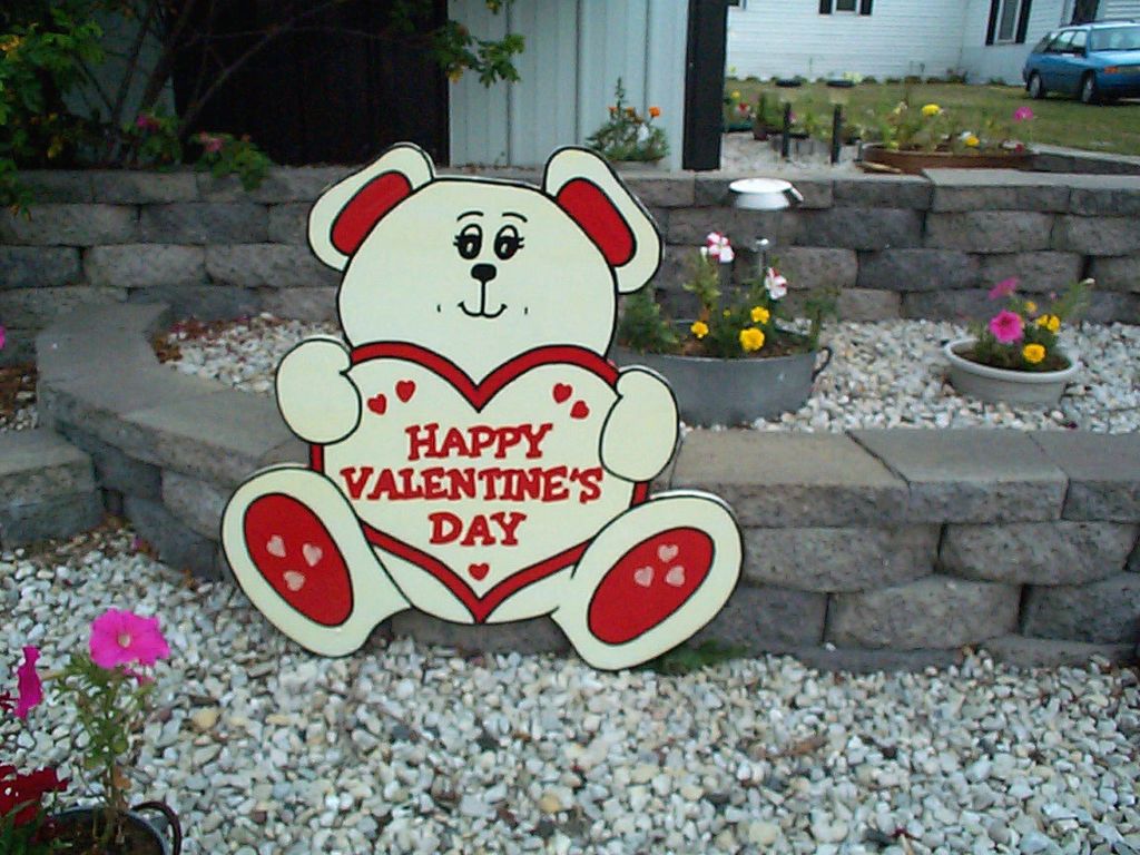 valentines day yard decoration