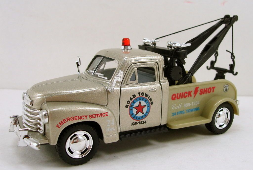 1953 Chevrolet 3100 Wrecker Tow Truck 138 Scale Diecast Model Beige On