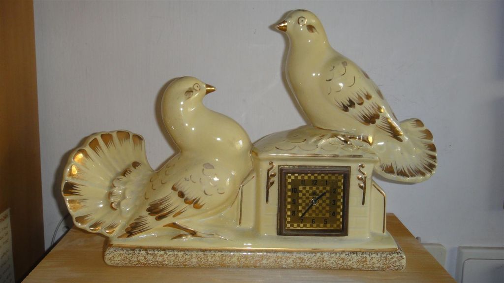  UNIQUE ISRAEL CERAMIC PIGEONS ( KADAR ?) SHEIF MANTEL CLOCK GLOBUS