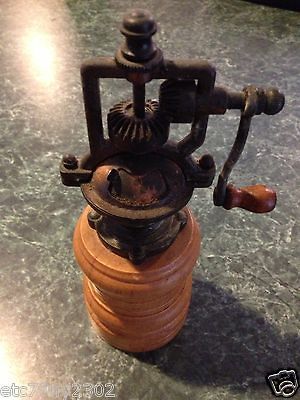 Vintage PEPPER MILL ~ Wood & Metal Gears GRINDER ~ Country ~ Primitive