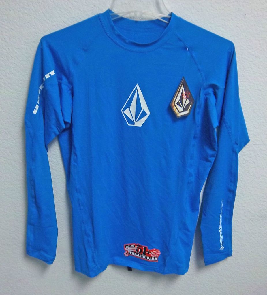 NWT   VOLCOM STONE LONG SLEEVE THRASHGUARD N0311101 BLUE RASH GUARD M