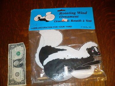 TPI TUCKER PLASTIC INC Skunk Whirly Gig Whirligig, NEW IN PACKAGE