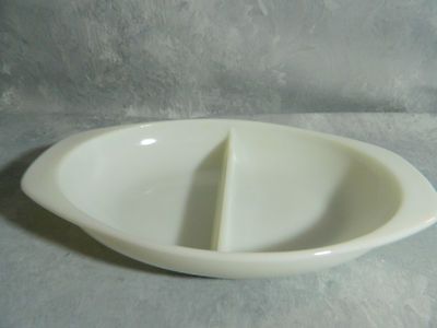 Vintage Pyrex Milk Glass 1 1/2 Qt Divided Large Serving Dish