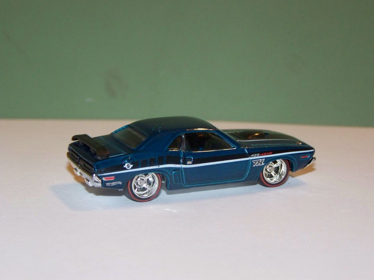 HOT WHEELS 2012 HOT WHEELS 71 DODGE CHALLENGER SUPER TREASURE HUNT