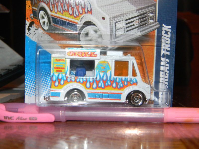 Hot Wheels 11 HW City Works Ice Cream Truck Hotwheels